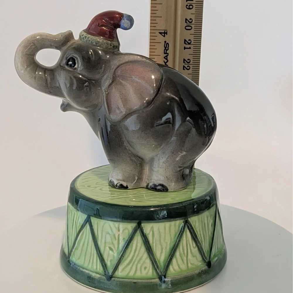Vintage‎ Circus Elephant On Trapezoid Base Salt And Pepper Japan Ceramic